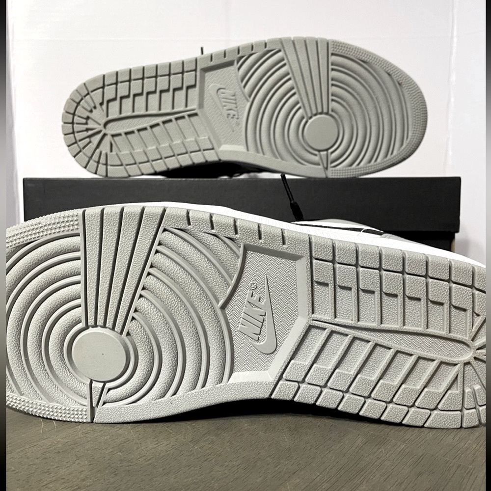 Jordan 1 Low Shadow Toe - Picture 7 of 11